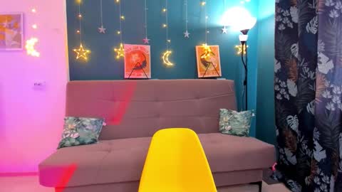 Snapshot of xloe_queen chatting on 02/11/25, 09:20 Chloe online show from 02/11/25, 09:20