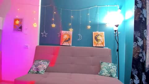 Snapshot of xloe_queen chatting on 02/15/25, 10:11 Chloe online show from 02/15/25, 10:11