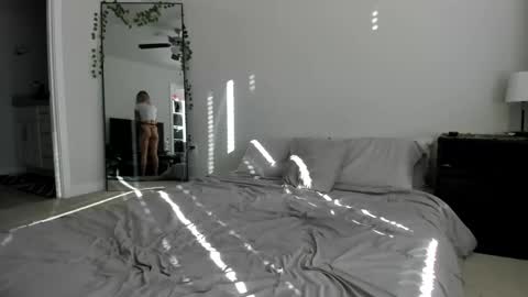 Snapshot of xlunaskye chatting on 01/06/25, 10:26 online show from 01/06/25, 10:26