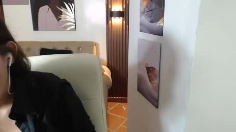 lunna online show from 10/25/25, 07:41