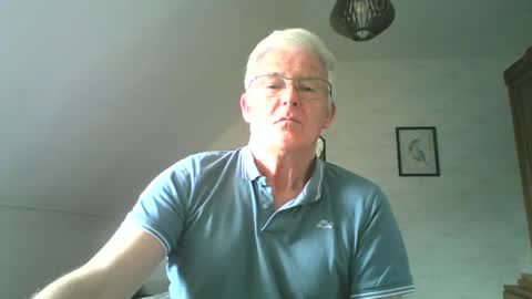 Snapshot of xmaeg3 chatting on 03/10/25, 09:32 xmaeg3 online show from 03/10/25, 09:32