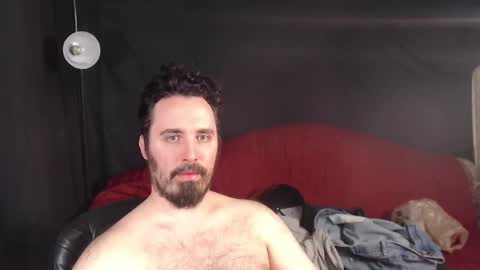 Snapshot of xmetalstudx chatting on 03/11/25, 03:48 MetalstudMaster online show from 03/11/25, 03:48