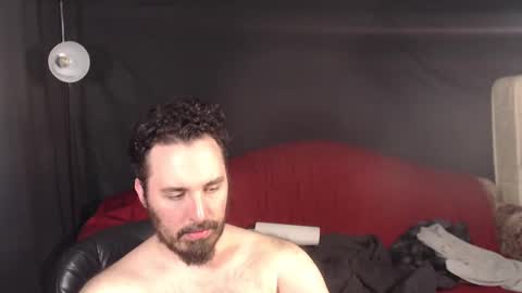 Snapshot of xmetalstudx chatting on 03/12/25, 02:09 MetalstudMaster online show from 03/12/25, 02:09