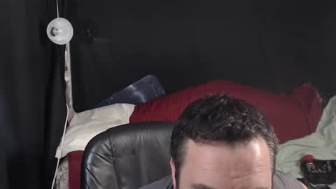 Snapshot of xmetalstudx chatting on 10/16/25, 06:25 MetalstudMaster online show from 10/16/25, 06:25