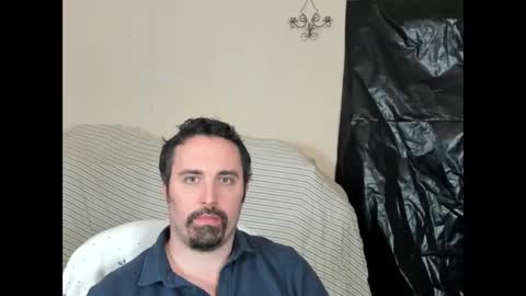 Snapshot of xmetalstudx chatting on 11/17/25, 03:12 MetalstudMaster online show from 11/17/25, 03:12