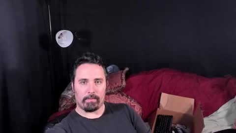 Snapshot of xmetalstudx chatting on 11/25/25, 03:28 MetalstudMaster online show from 11/25/25, 03:28