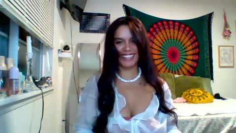 Snapshot of xova_fficial chatting on 10/09/25, 05:05 XOVA online show from 10/09/25, 05:05