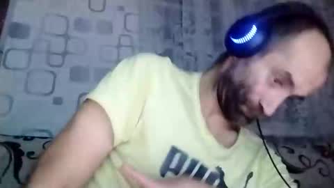 Snapshot of xploid1982 chatting on 10/14/25, 12:33 xploid1982 online show from 10/14/25, 12:33