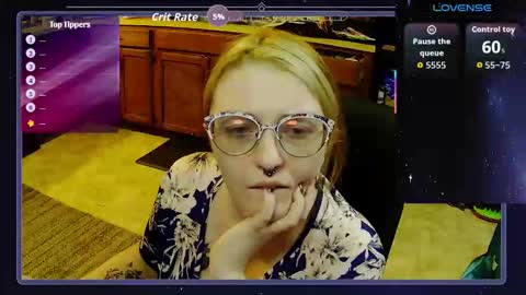 Snapshot of xravenstouchx chatting on 10/26/25, 03:23 Raven online show from 10/26/25, 03:23