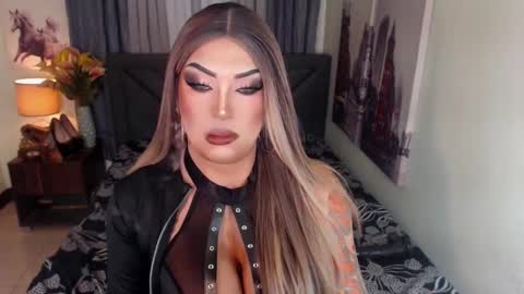 Snapshot of xshadowseductressmitchx chatting on 01/14/25, 10:12 Cattaleya online show from 01/14/25, 10:12