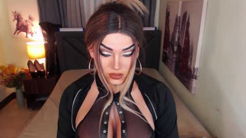 Snapshot of xshadowseductressmitchx chatting on 02/13/25, 12:57 Cattaleya online show from 02/13/25, 12:57