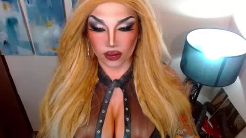 Snapshot of xshadowseductressmitchx chatting on 09/29/25, 06:51 Cattaleya online show from 09/29/25, 06:51