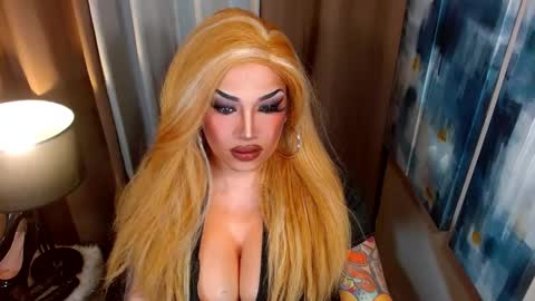 Snapshot of xshadowseductressmitchx chatting on 10/21/25, 10:54 Cattaleya online show from 10/21/25, 10:54