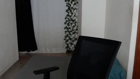 Snapshot of xtranherr chatting on 12/20/24, 03:03 xtranherr online show from 12/20/24, 03:03