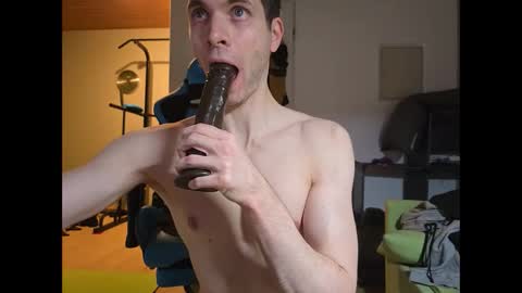 Snapshot of xufffix chatting on 10/07/25, 11:57 N online show from 10/07/25, 11:57