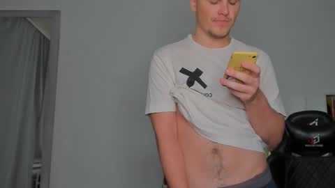 Snapshot of xx_raul_xx_ chatting on 11/19/25, 11:05 raul online show from 11/19/25, 11:05