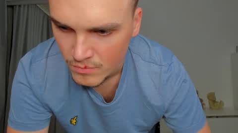 Snapshot of xx_raul_xx_ chatting on 11/24/25, 08:41 raul online show from 11/24/25, 08:41