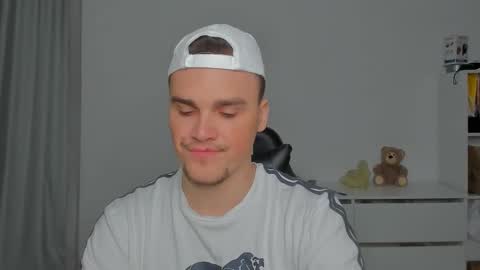 Snapshot of xx_raul_xx_ chatting on 11/29/25, 07:22 raul online show from 11/29/25, 07:22