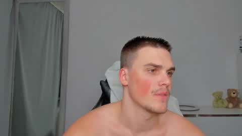 Snapshot of xx_raul_xx_ chatting on 11/30/25, 07:34 raul online show from 11/30/25, 07:34