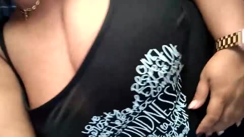 xxboobsiexx online show from 10/21/25, 02:23