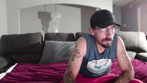 Snapshot of xxbradxx604 chatting on 09/30/25, 02:22 xxbradxx604 online show from 09/30/25, 02:22