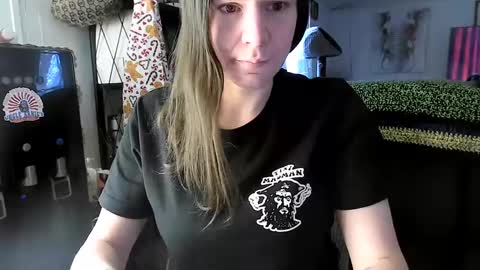 Snapshot of xxdana chatting on 01/18/25, 10:39 Deezy online show from 01/18/25, 10:39