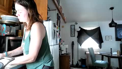 Snapshot of xxdana chatting on 09/23/25, 05:27 Deezy online show from 09/23/25, 05:27