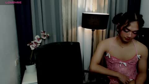 Snapshot of xxgoddessofsatisfactionxx chatting on 02/25/25, 02:00 Sophie online show from 02/25/25, 02:00