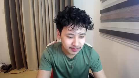 Snapshot of xxkelly0125xx chatting on 01/12/25, 10:33 John online show from 01/12/25, 10:33