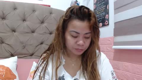 Snapshot of xxkryzelxx chatting on 02/19/25, 05:06 Dhel online show from 02/19/25, 05:06