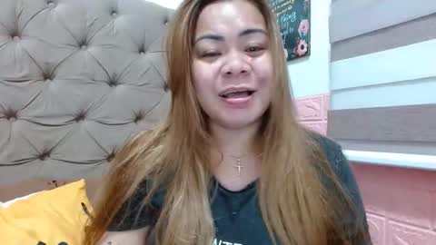 Snapshot of xxkryzelxx chatting on 10/16/25, 05:14 Dhel online show from 10/16/25, 05:14