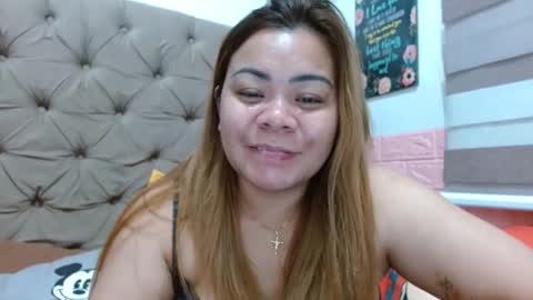 Snapshot of xxkryzelxx chatting on 11/08/25, 02:28 Dhel online show from 11/08/25, 02:28