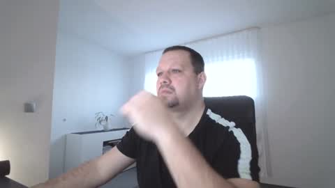 Snapshot of xxstrikerxx chatting on 01/20/25, 07:36 Eddi online show from 01/20/25, 07:36
