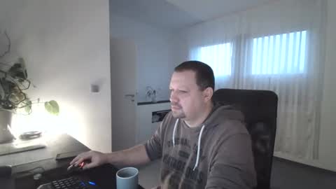 Snapshot of xxstrikerxx chatting on 01/23/25, 07:32 Eddi online show from 01/23/25, 07:32