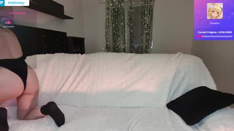 Snapshot of xxxhoneyxx chatting on 02/18/25, 10:58 Onlyfanz online show from 02/18/25, 10:58