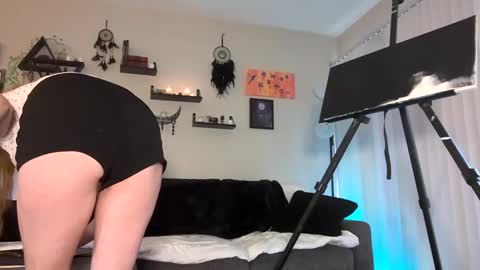 Snapshot of xxxlolalovexxx chatting on 09/10/25, 12:32 Lola online show from 09/10/25, 12:32