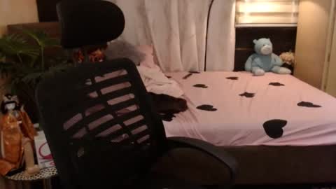 Angela online show from 02/05/25, 06:46