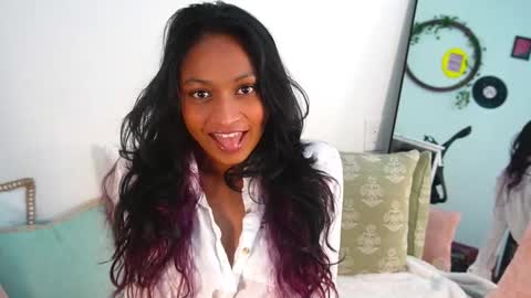 Snapshot of xzaramx chatting on 09/21/25, 03:57 Zara online show from 09/21/25, 03:57