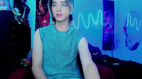 Snapshot of xzerox_ chatting on 09/23/25, 02:03 xzerox_ online show from 09/23/25, 02:03