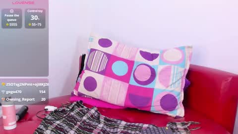 Snapshot of yahaira__ chatting on 01/11/25, 06:23 Yahaira online show from 01/11/25, 06:23