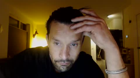 Snapshot of yallayalla1806 chatting on 11/28/25, 05:59 yallayalla1806 online show from 11/28/25, 05:59