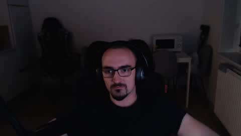 Snapshot of yamillamal157 chatting on 10/31/25, 12:33 YamilLamal online show from 10/31/25, 12:33