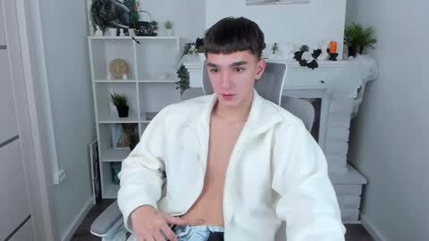 Snapshot of yamitwink chatting on 10/25/25, 10:15 yamitwink online show from 10/25/25, 10:15