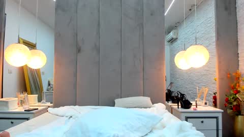 Yana  online show from 01/01/25, 06:59