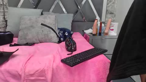 yanetrose online show from 10/27/25, 03:10