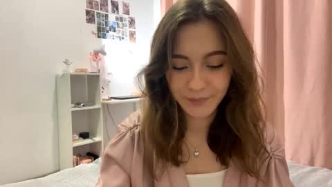 Snapshot of yaniraekberg chatting on 10/19/25, 05:13 Marry online show from 10/19/25, 05:13