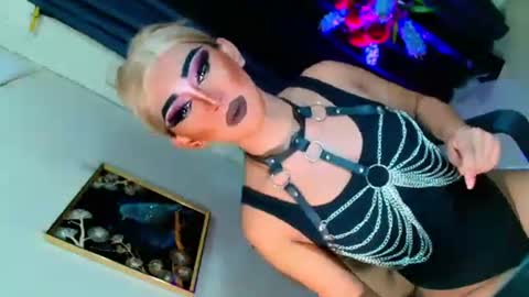 Snapshot of yasii19 chatting on 10/19/25, 03:56 miss yasii online show from 10/19/25, 03:56