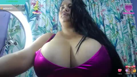 Snapshot of yasmin_bigtits chatting on 12/11/24, 07:20 Yasmin online show from 12/11/24, 07:20