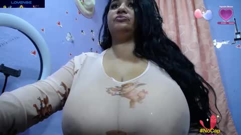 Snapshot of yasmin_bigtits chatting on 02/08/25, 01:11 Yasmin online show from 02/08/25, 01:11