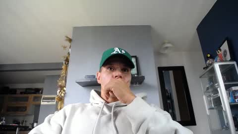 Snapshot of yatho_ chatting on 12/17/24, 04:11 yahto online show from 12/17/24, 04:11